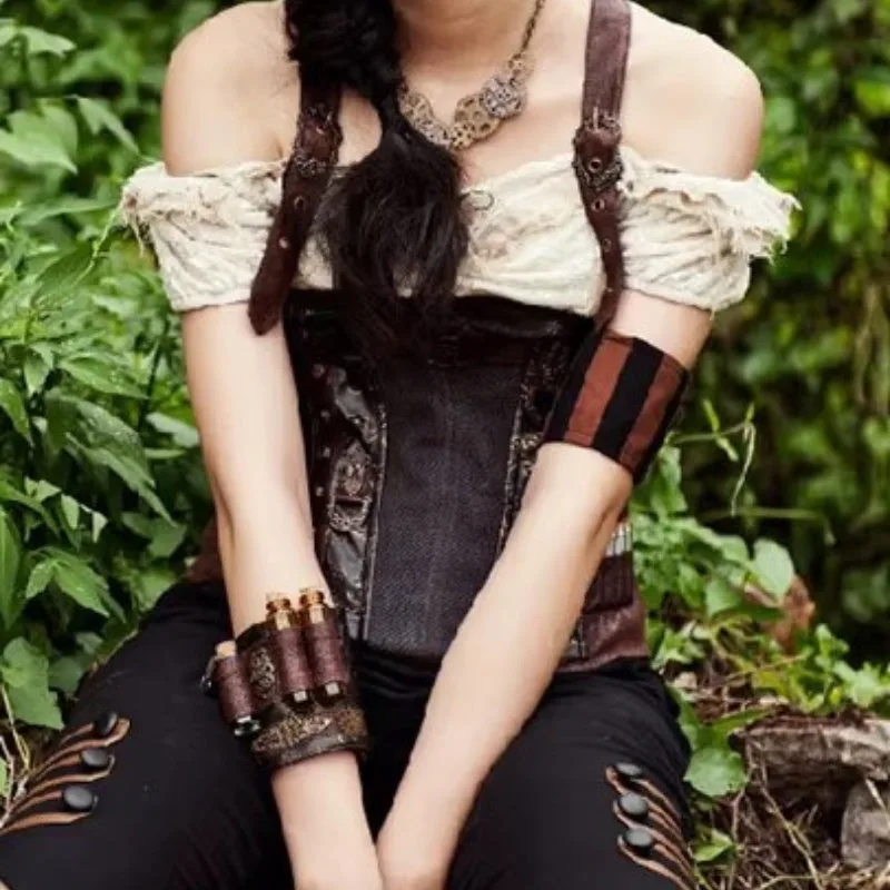 Bild 8 — Steampunk Flask Armlet