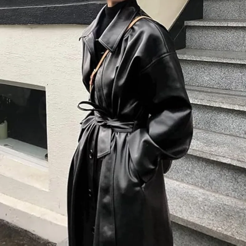 Bild 4 — Överdimensionerad PU-trenchcoat