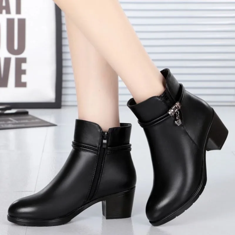 Bild 2 — Svarta PU ankelboots med 5 cm klack